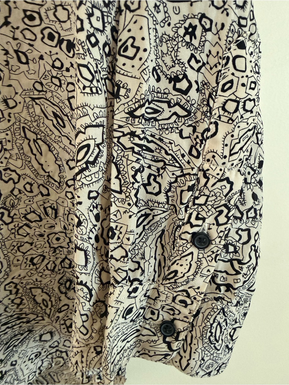 CAbi Silk Sketch Paisley Button Down Shirt Blouse 654 Black Cream size Medium - Picture 6 of 10
